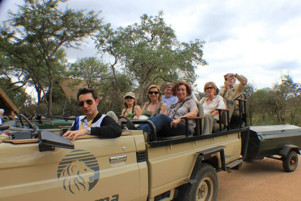 Jeep que realiza el safari por el parque Kruguer en Sudáfrica