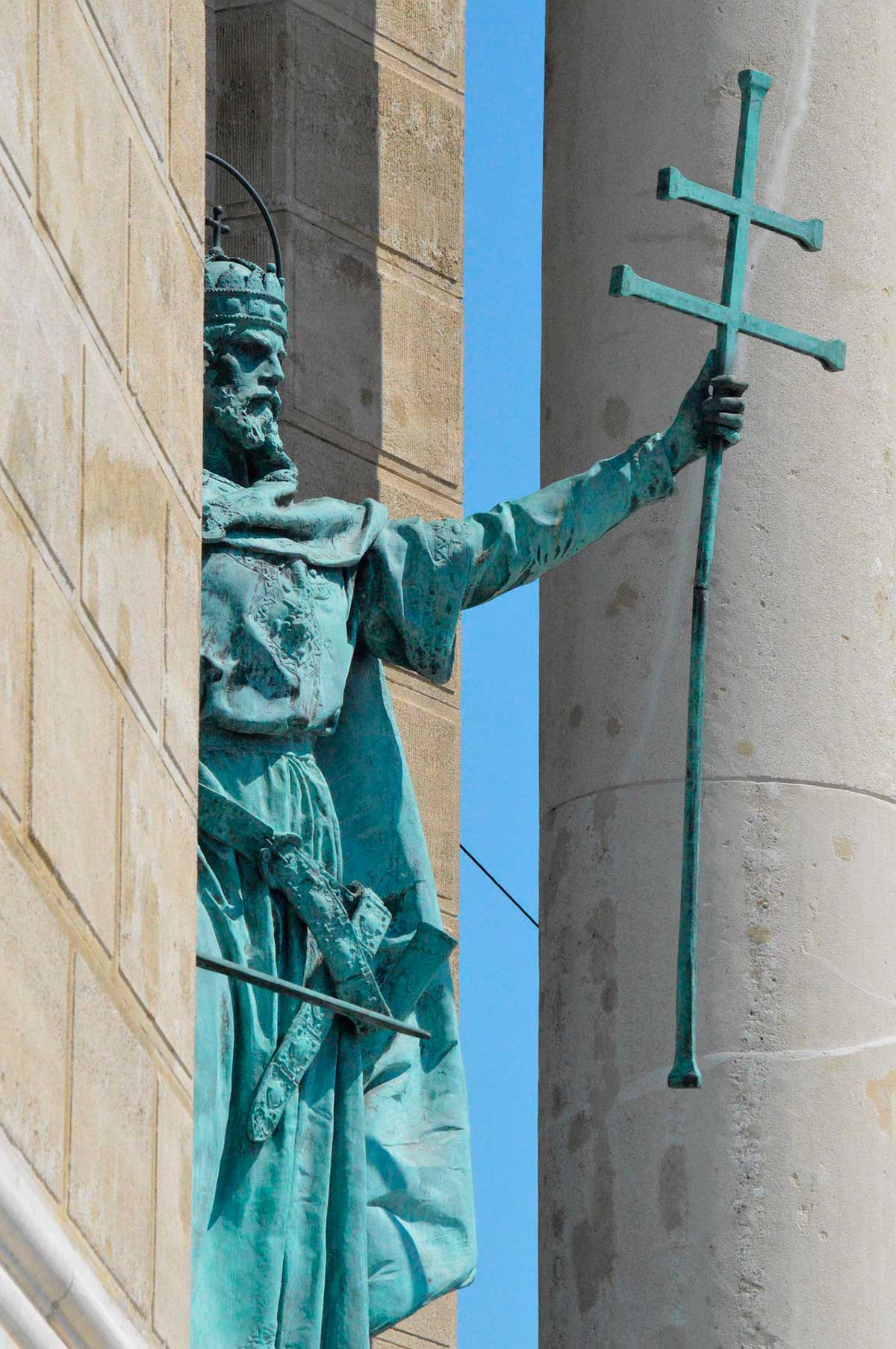 Foto de San Esteban en la Plaza de los Héroes de Budapest