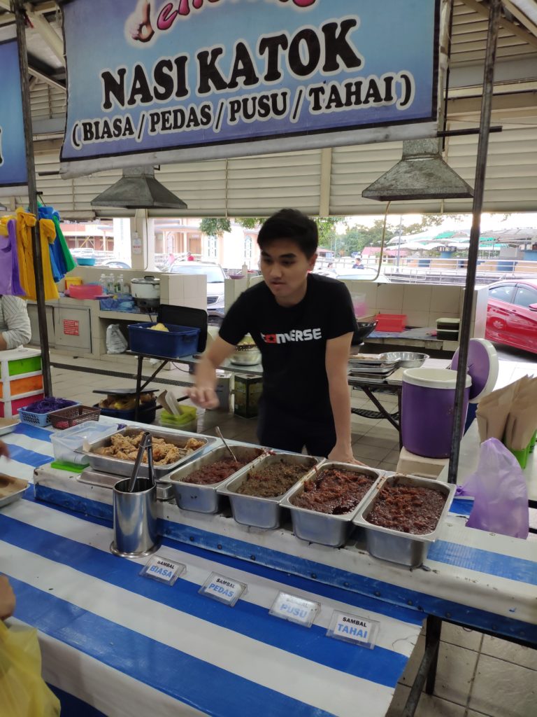 Vendedor de Nasi Katok en Brunéi