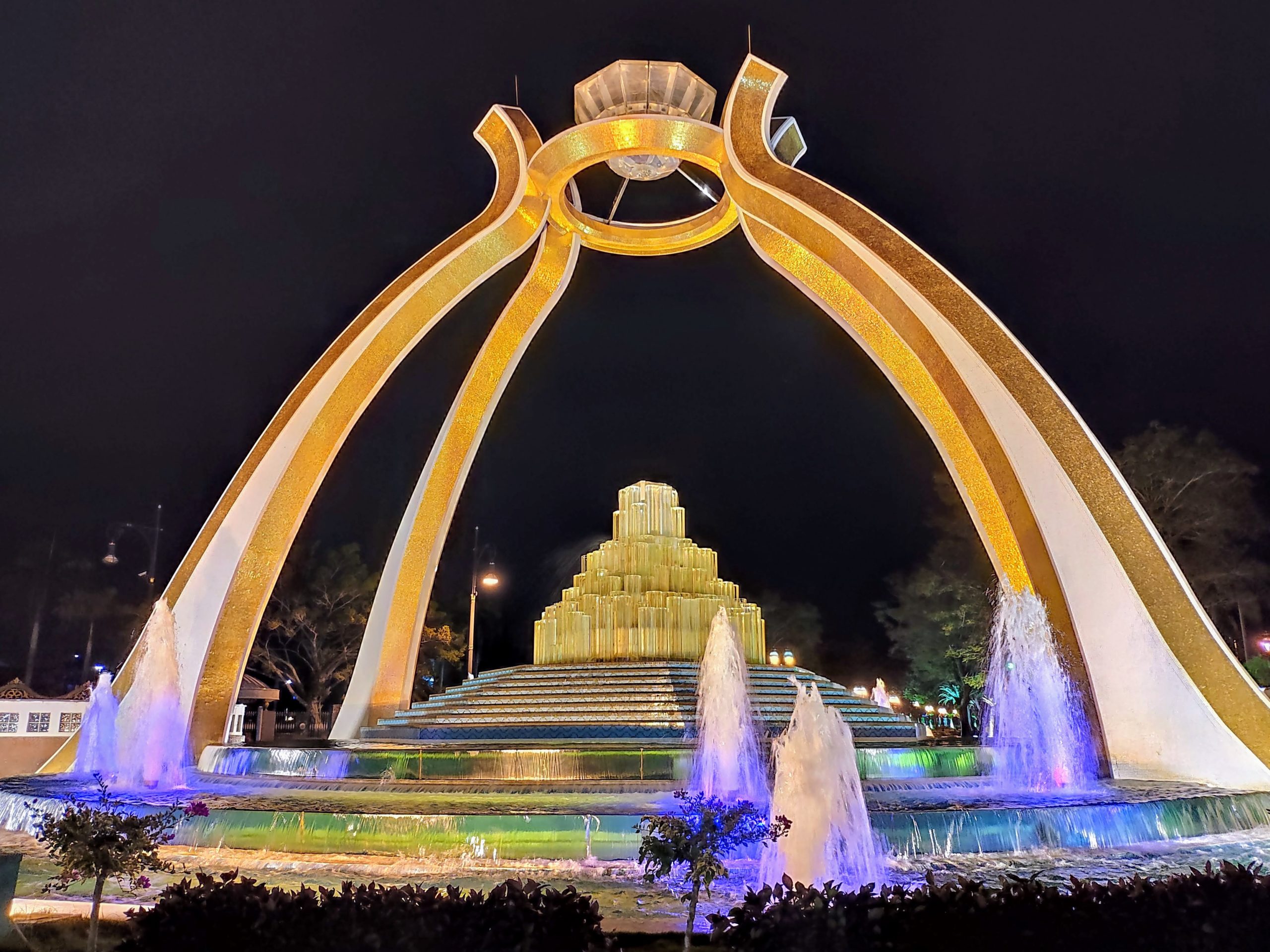 Arco de cristal del parque Jerudong